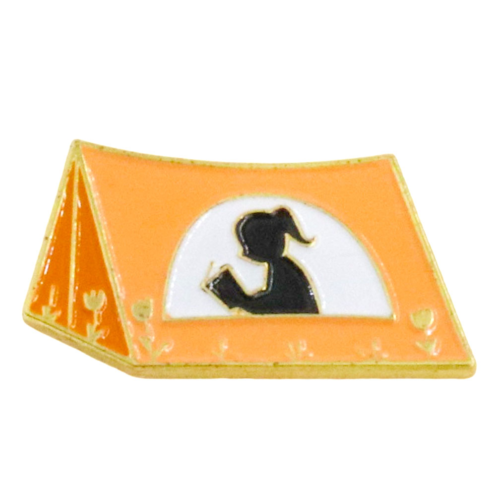 Yellow Tent and Girl Reading R - Outdoor Adventure Girl avis et prix